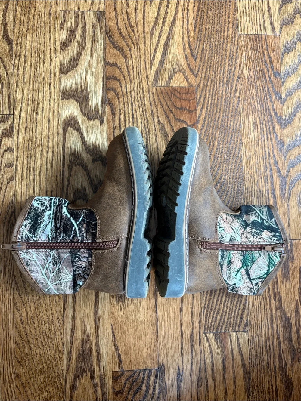 Kids Mountain Creek Terrain camouflage boots, size 9. Excellent condition